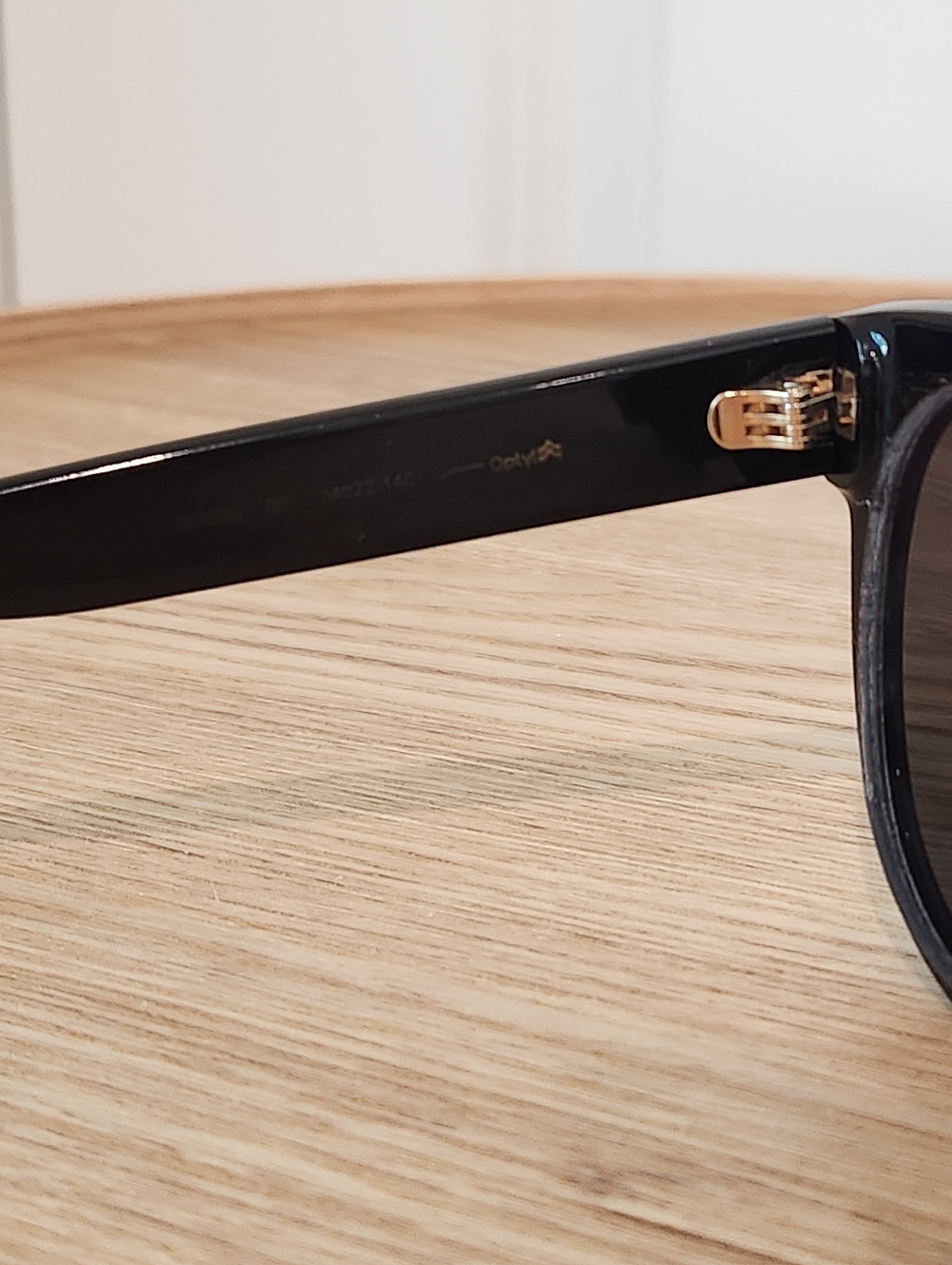 Gucci Black Round Acetate Sunglasses with Gold Logo - Picture 6 of 7